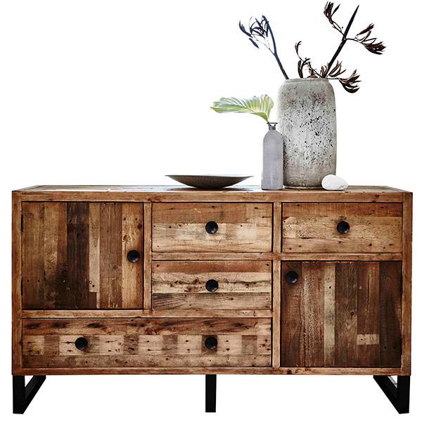 Ý tưởng thiết kế tủ để đồ làm hoàn toàn từ gỗ thông dạng thô