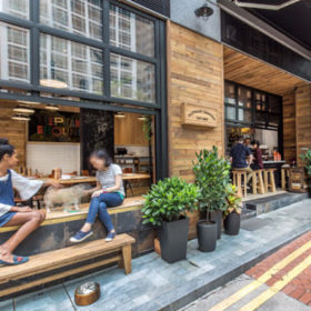Mê mẩn với quán café thiết kế sáng tạo bằng gỗ thông với không gian mở ấn tượng tại Hồng Kông