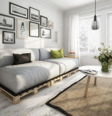 Chỉ với vài thanh pallet ghé lại với nhau cùng bộ nệm lớn là bạn đã có bộ sofa siêu êm ái - thậm chí có thể ngủ luôn ở đây cũng được