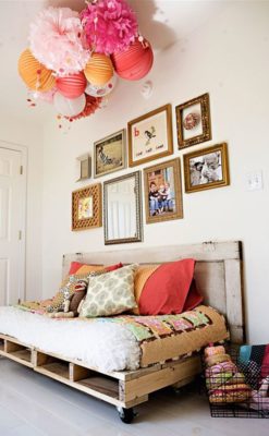 Chỉ cần chút nguyên liệu gỗ thông loại có thể chế tác thành bộ ghế sofa nghỉ, trang trí theo phong cách nữ tính, dịu dàng, tinh tế