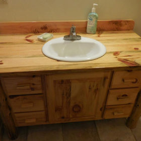 Ý tưởng trang trí một góc phòng tắm bằng gỗ thông