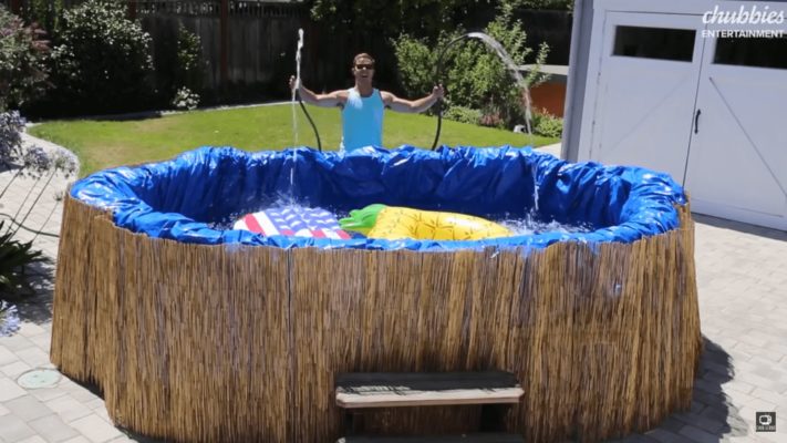 Tận dụng pallet gỗ cũ làm hồ bơi