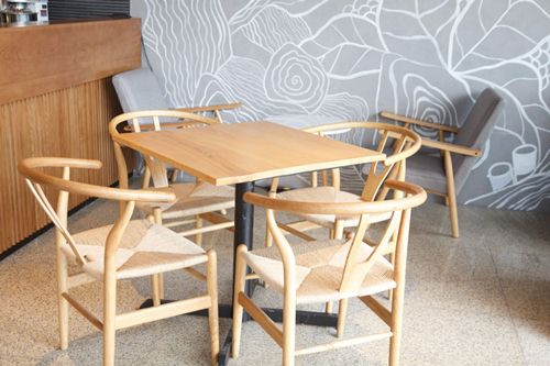 Cách vệ sinh và bảo quản bàn ghế gỗ thông