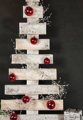 trang tri noel bang pallet go cu