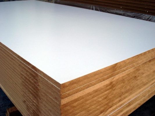So sánh gỗ MDF Melamine và gỗ Laminates