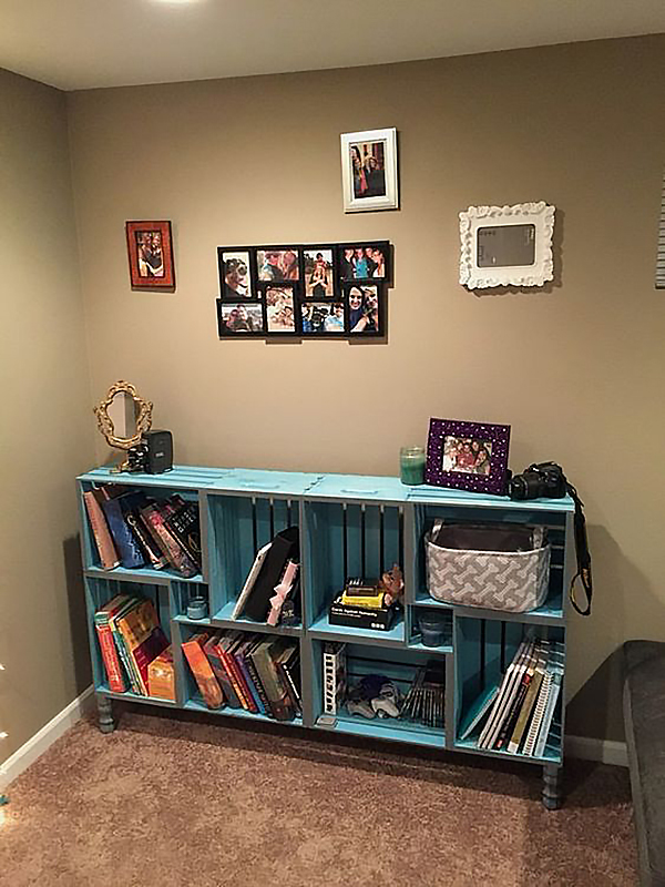 Kệ sách thùng pallet gỗ màu xanh ngọc