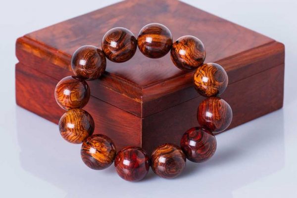 Ý nghĩa của gỗ sưa đỏ trong phong thuỷ