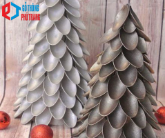 Cây thông thìa nhựa đẹp không kém bất kỳ cây thông độc đáo nào. Ảnh Internet