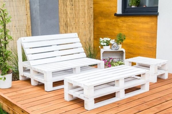 tự đóng bàn ghế bằng gỗ pallet