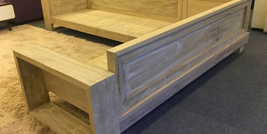 Bàn ghế gỗ dầu gió