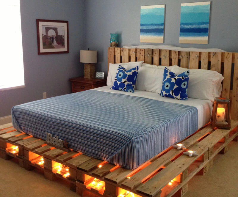 trang trí phòng ngủ Pallet gỗ kết hợp đèn LED đan xen các cạnh