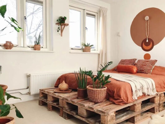 trang trí phòng ngủ bằng gỗ pallet
