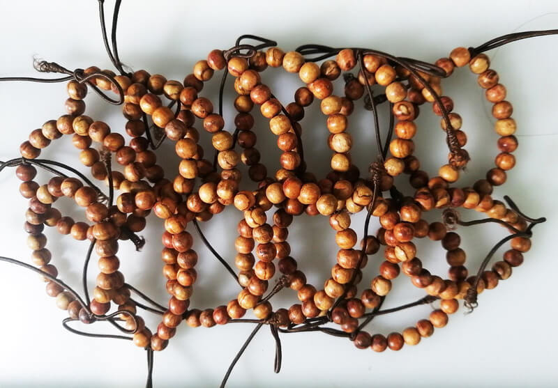 Vòng tay phong thuỷ gỗ sến