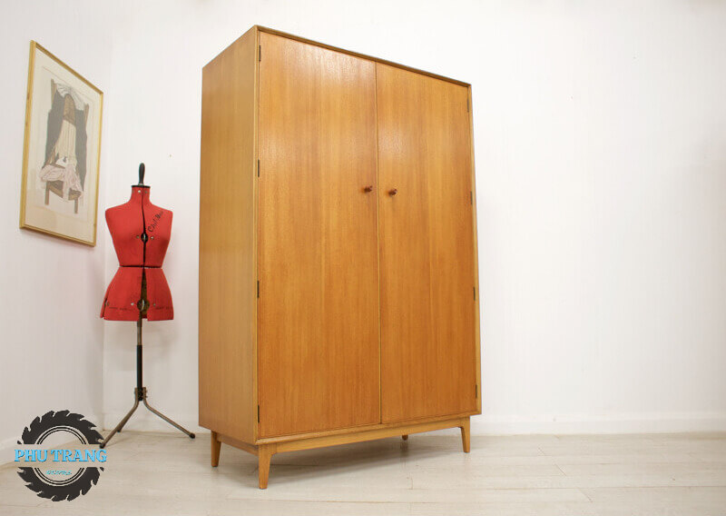 Tủ quần áo kiểu cổ điển
