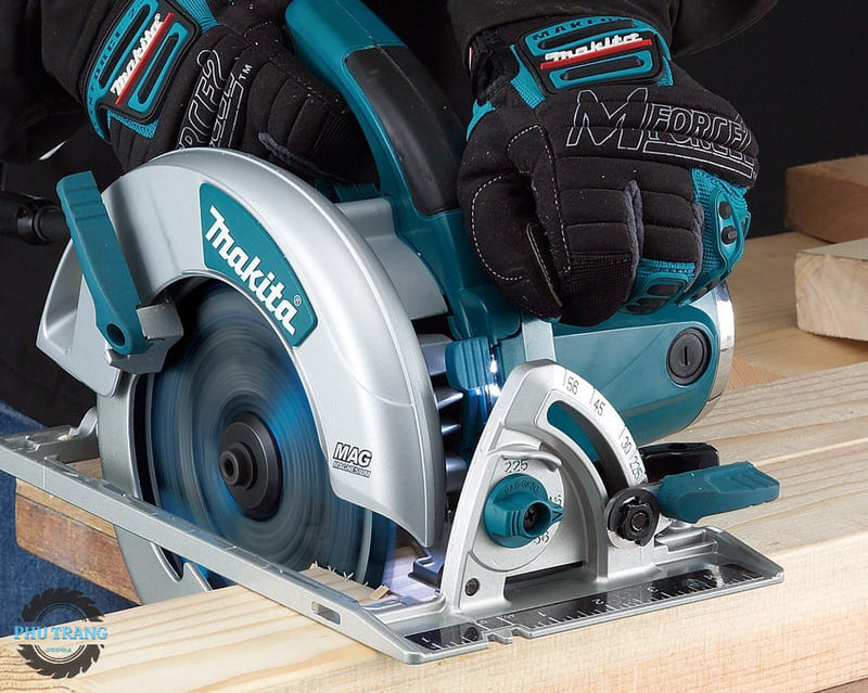 Cách sử dụng máy cưa gỗ dùng pin hiệu quả