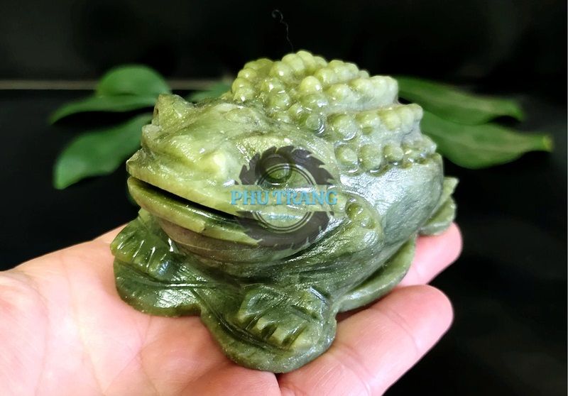 Tượng gỗ Ông Cóc đổi màu