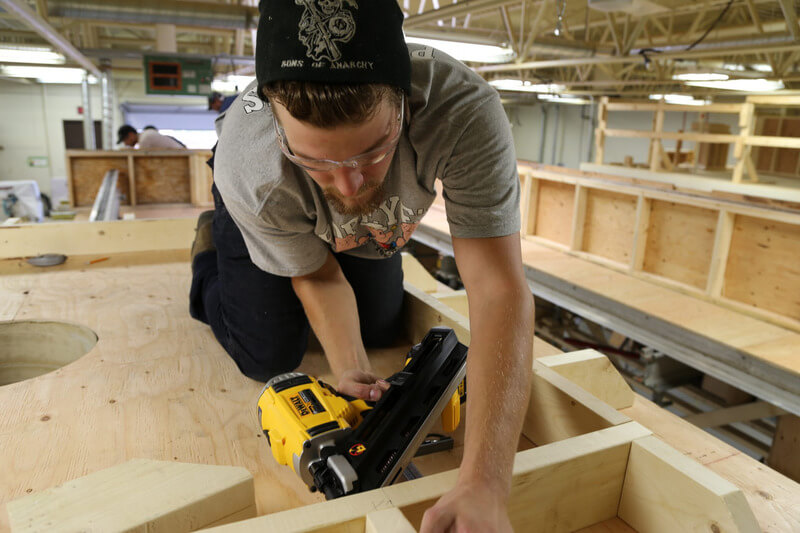 Làm nghề thợ mộc đòi hỏi sự khéo léo