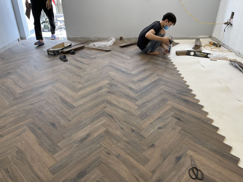 Kiểu lát sàn bằng gỗ xương cá sang trọng