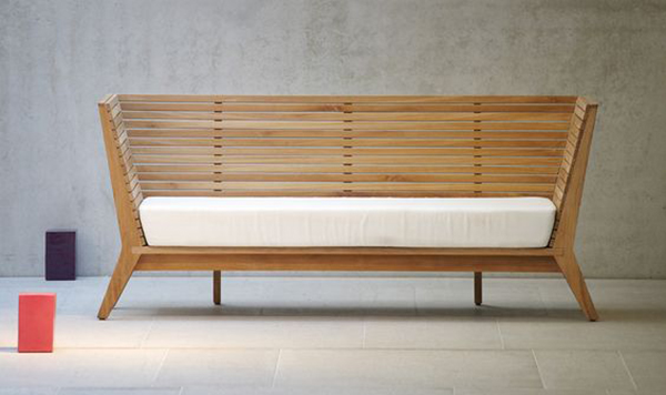 Sofa gỗ xịn sò được làm hoàn toàn từ gỗ thông được yêu thích nhất