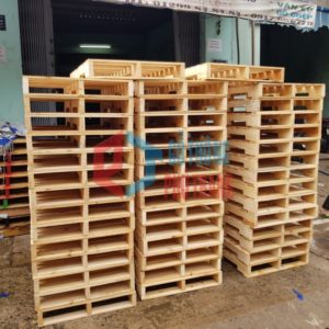 giường pallet gỗ thông