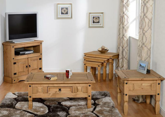 Sử dụng nguyên liệu gỗ thông thiết kế phòng khách “tiết lộ” tính cách và đời sống thực của các thành viên trong gia đình