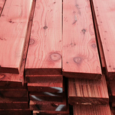 Giá gỗ thông đỏ