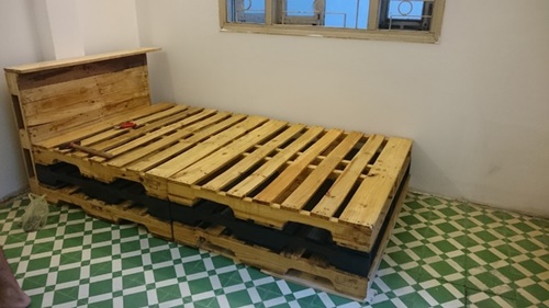 cách làm giường bằng pallet