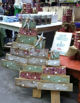 trang tri noel bang pallet go cu