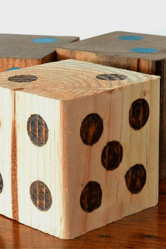 Viên xúc xắc lớn trang trí hoặc làm ghế đôn