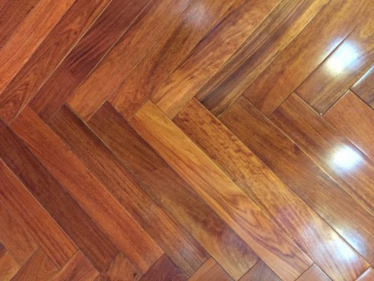 sàn gỗ Laminate và sàn gỗ cứng